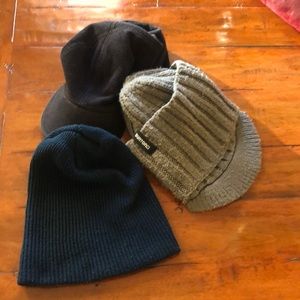 3 WINTER HATS 1 GRAY BURTON, 1 NAVY WIGWAM, 1 LANDS END BLACK FLEECE W/EARFLAPS